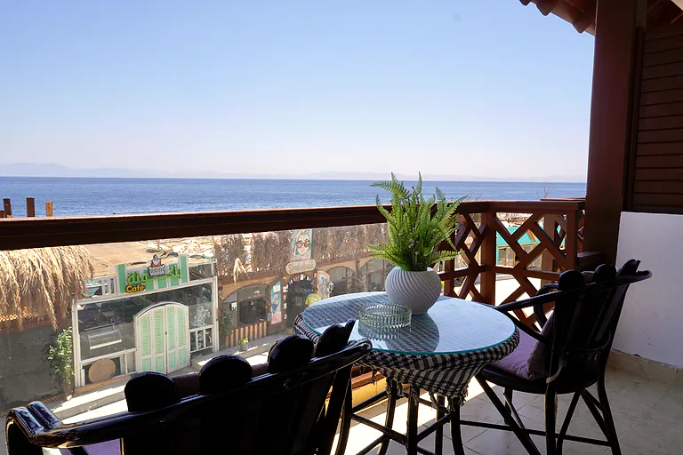 Standard Sea View photograph 4