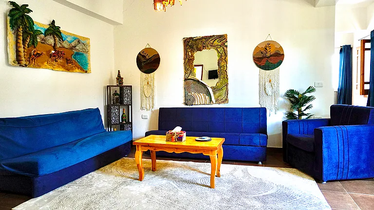 Studio / One Bedroom Apartment gallery photograph 1