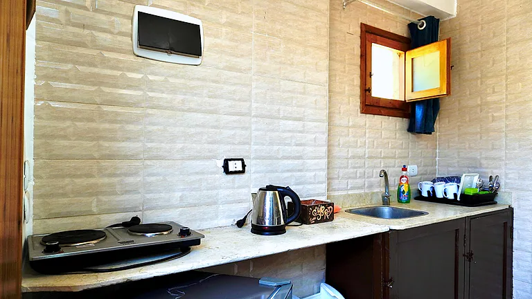 Studio / One Bedroom Apartment photograph 5